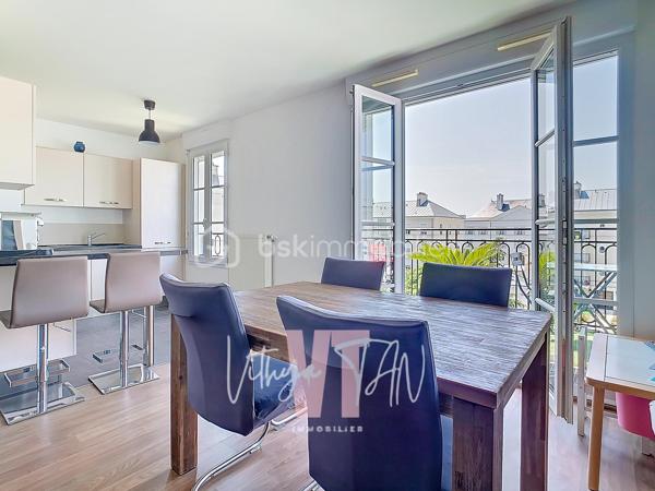 ***PRENEZ DE LA HAUTEUR - RESIDENCE DE STANDING***

Au cœur du quartier préférentiel de SERRIS, à proximité du VAL D'EUROPE, dans une résidence de standing totalement sécurisée avec des prestations RARES (régisseur, salle de sport), venez découvrir cet appartement au 3ème et DERNIER ÉTAGE.

Cet appartement propose dans son coin jour : une entrée avec rangement, une pièce de vie LUMINEUSE et CALME, un accès à un BALCON, une cuisine aménagée et équipée.
Son coin nuit amène à 2 chambres avec placards, des WC séparés, une salle de bains équipée.

Une place de parking sous-sol complète l'ensemble.

Faites le choix d'un bon emplacement, d'une résidence appréciée, d'un appartement en dernier étage, d'un cadre unique à SERRIS. 

A vos agendas pour une visite….