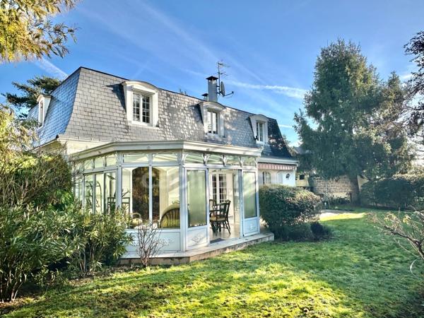 Un havre de paix dans le PARC à 15 mn à pied de la gare : Maison de famille 259 m²