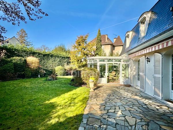 Un havre de paix dans le PARC à 15 mn à pied de la gare : Maison de famille 259 m²