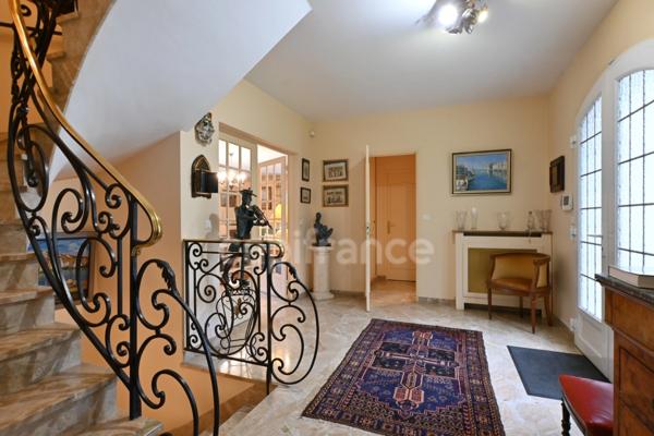Un havre de paix dans le PARC à 15 mn à pied de la gare : Maison de famille 259 m²