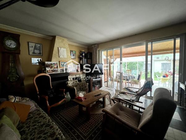 Deux maisons dans le centre de DANGE SAINT ROMAIN