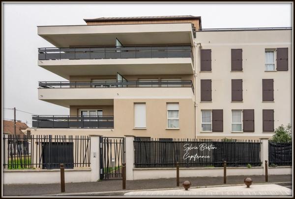 LIVRY GARGAN T3 - balcon et deux places de parking - 66 m2