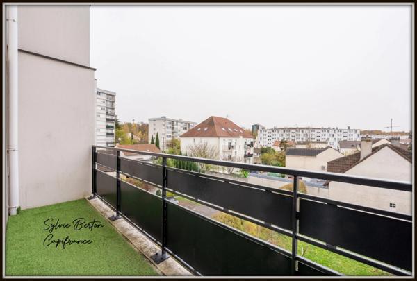 LIVRY GARGAN T3 - balcon et deux places de parking - 66 m2