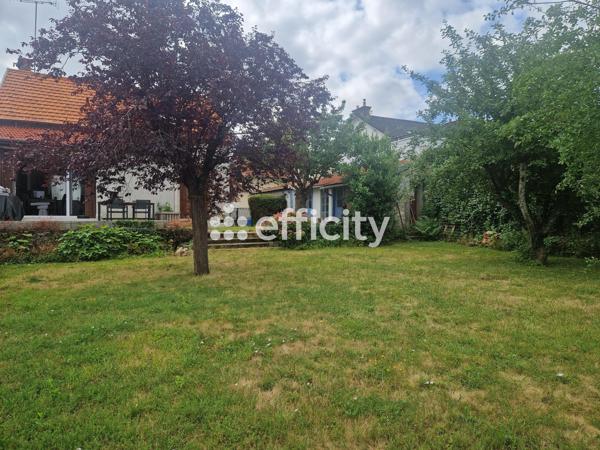 Maison
         5 pièces
        - 105 m² Exclusivité 520 000 € *