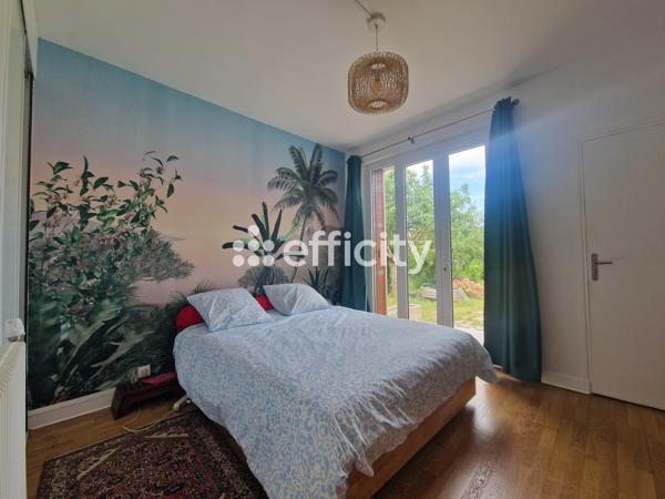 Maison
         5 pièces
        - 105 m² Exclusivité 520 000 € *