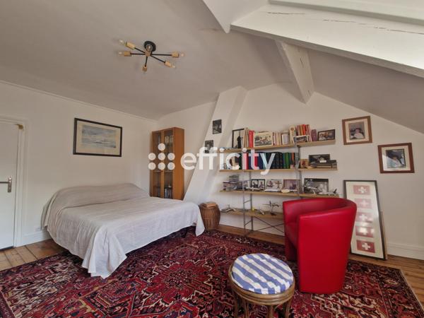 Maison
         5 pièces
        - 105 m² Exclusivité 520 000 € *
