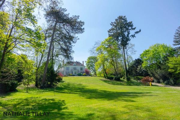 Propriété, à vendre OLIVET proche Orléans , EXCEPTIONNELLE, 1h du péage Paris St Arnoult, piscine , parc et Bord du Loiret
