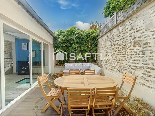 Maison de ville rénovée avec terrasse et balcon