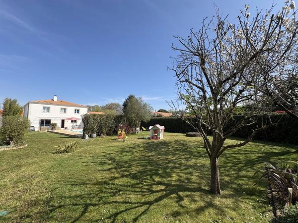 Vente                                                      Maison
                        
                                         162 m2                     à Bouaye