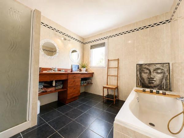 Vente                                                      Maison
                        
                                         162 m2                     à Bouaye