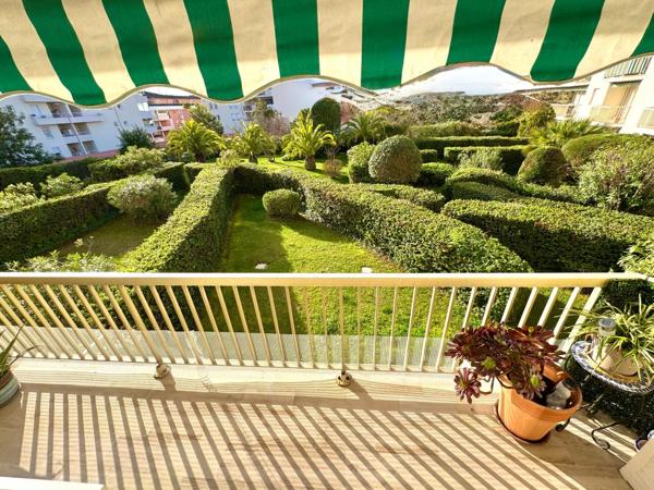 Saint-Raphaël centre- Appartement 2 pièces avec large terrasse sud vue dégagée-cave et garage !