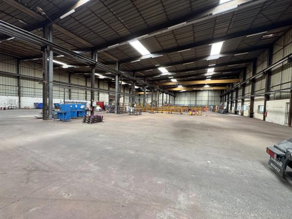 Bâtiment industriel (hangar / bureaux) 3150 m2 proche de BON ENCONTRE (47)