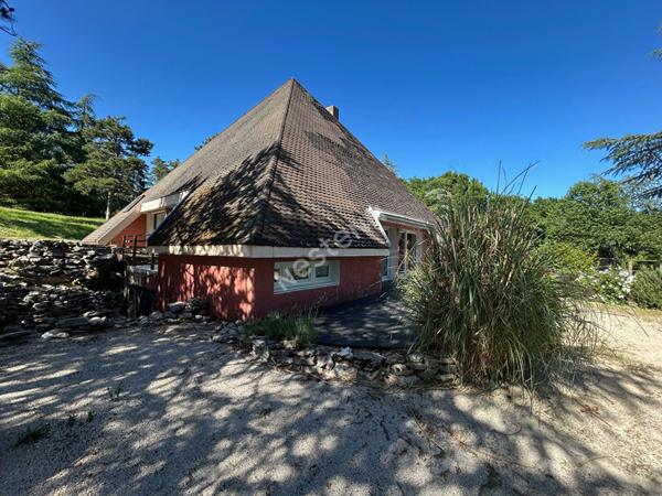 Maison atypique avec vue imprenable et piscine à Givry 193 m2