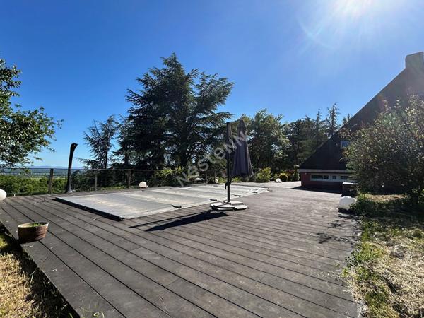 Maison atypique avec vue imprenable et piscine à Givry 193 m2