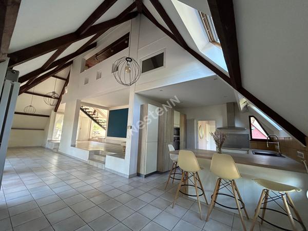 Maison atypique avec vue imprenable et piscine à Givry 193 m2