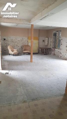 A CHATRES SUR CHER (41) - Au c?ur du bourg : un immeuble de 120m² environ à rénover complètemen...