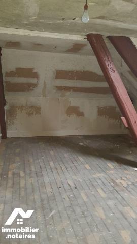 A CHATRES SUR CHER (41) - Au c?ur du bourg : un immeuble de 120m² environ à rénover complètemen...