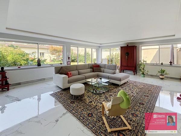 Le Blanc-Mesnil  Quartier du Coudray  Maison familiale d'environ 230 m² avec jardin, dépendance