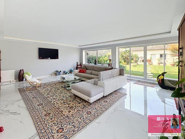 Le Blanc-Mesnil  Quartier du Coudray  Maison familiale d'environ 230 m² avec jardin, dépendance