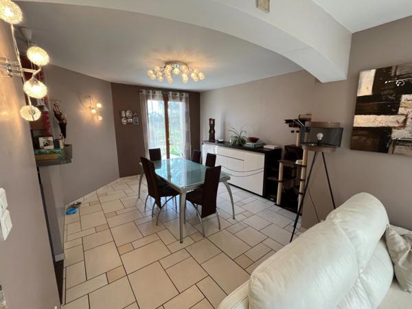 BEAU PAVILLON D'ARCHITECTE 5 CHAMBRES 3000M² DE TERRAIN PLAT