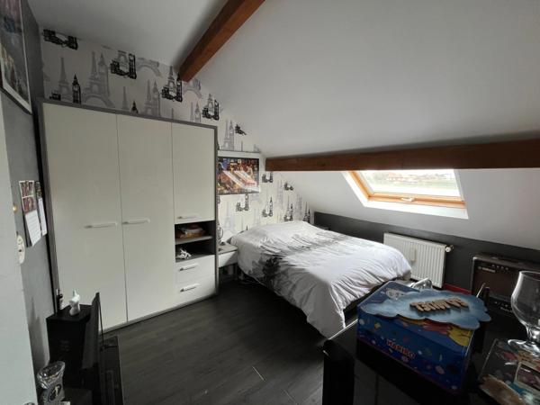 BEAU PAVILLON D'ARCHITECTE 5 CHAMBRES 3000M² DE TERRAIN PLAT