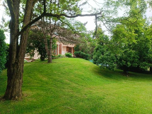 BEAU PAVILLON D'ARCHITECTE 5 CHAMBRES 3000M² DE TERRAIN PLAT