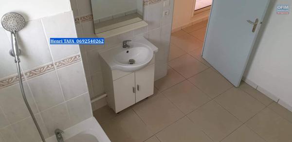 A vendre ce bel appartement de type T2 (une chambre) ( 0692540262 Henri TAFA)
