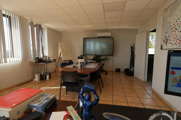 Bureaux et entrepôt emblématiques