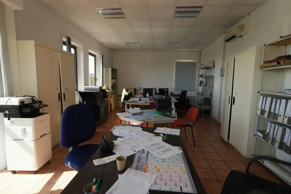 Bureaux et entrepôt emblématiques