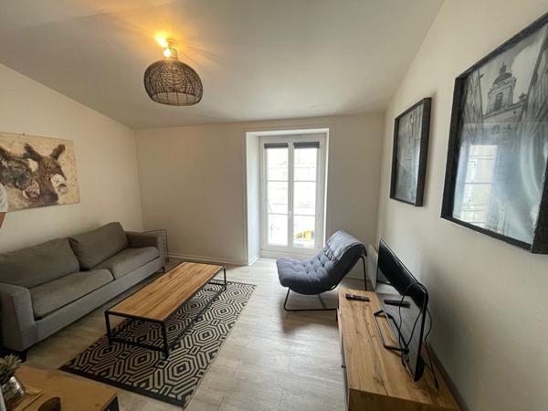 A LOUER STUDIO MEUBLE LA ROCHELLE ST NICOLAS