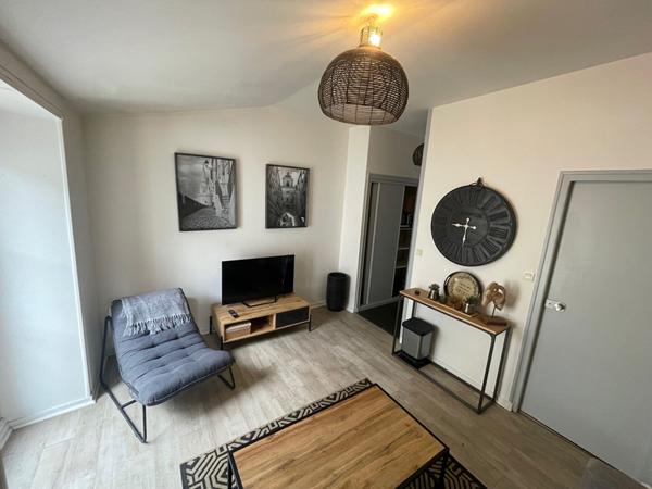 A LOUER STUDIO MEUBLE LA ROCHELLE ST NICOLAS