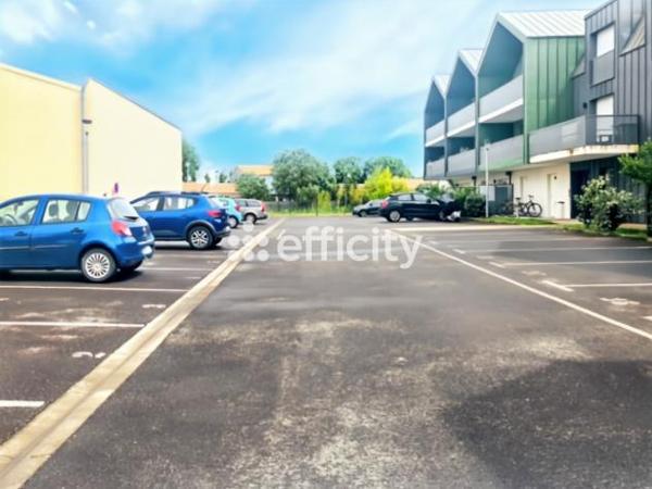 Appartement
         2 pièces
        - 54 m² 340 000 € *