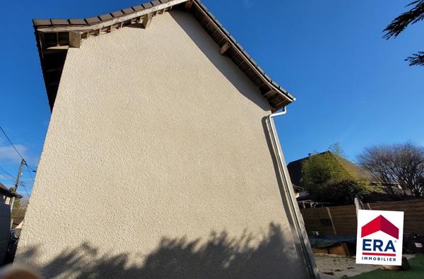 Maison de caractère de 101 m² avec terrasse, piscine et atelier