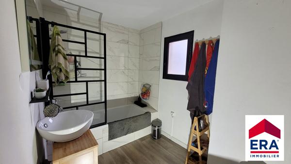 Maison de caractère de 101 m² avec terrasse, piscine et atelier