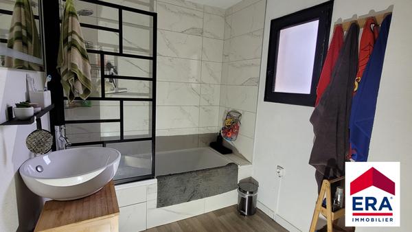 Maison de caractère de 101 m² avec terrasse, piscine et atelier