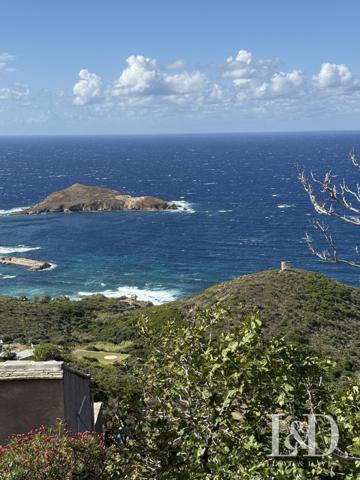 maison de village à rénover. Point de vue unique.