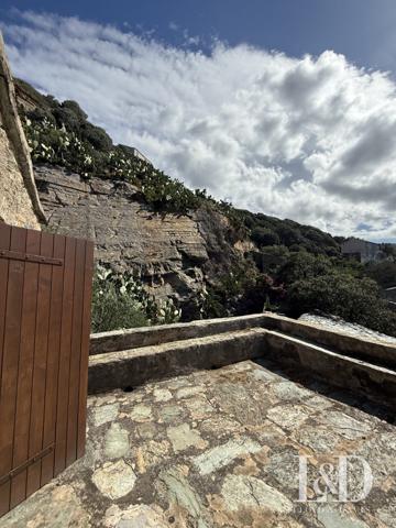 maison de village à rénover. Point de vue unique.