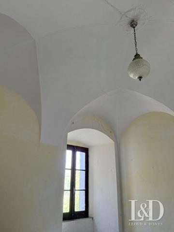 maison de village à rénover. Point de vue unique.