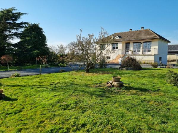 Grande maison familiale avec 5 grandes dépendances, idéal pour un artisan.