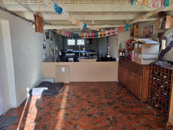 Grande maison familiale avec 5 grandes dépendances, idéal pour un artisan.