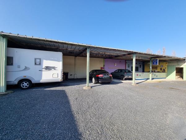 Grande maison familiale avec 5 grandes dépendances, idéal pour un artisan.