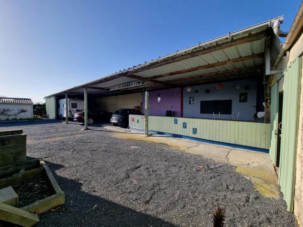 Grande maison familiale avec 5 grandes dépendances, idéal pour un artisan.