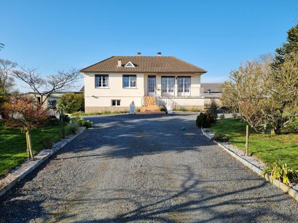 Grande maison familiale avec 5 grandes dépendances, idéal pour un artisan.