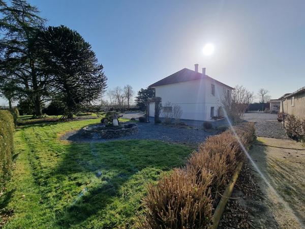 Grande maison familiale avec 5 grandes dépendances, idéal pour un artisan.