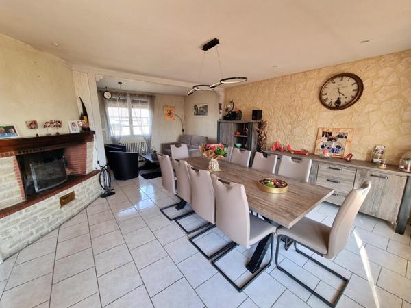 Grande maison familiale avec 5 grandes dépendances, idéal pour un artisan.