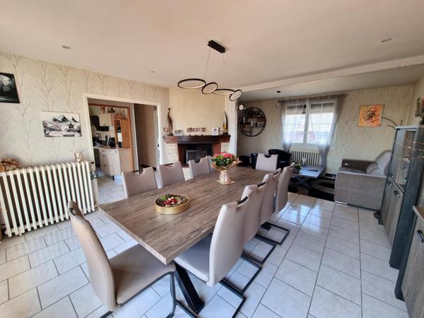 Grande maison familiale avec 5 grandes dépendances, idéal pour un artisan.