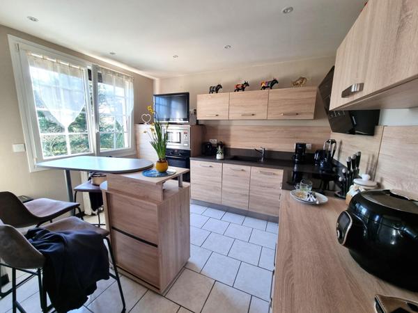 Grande maison familiale avec 5 grandes dépendances, idéal pour un artisan.