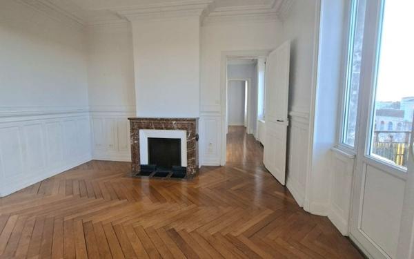 Appartement à vendre    6 pièces • 185 m2 Bourg-en-Bresse