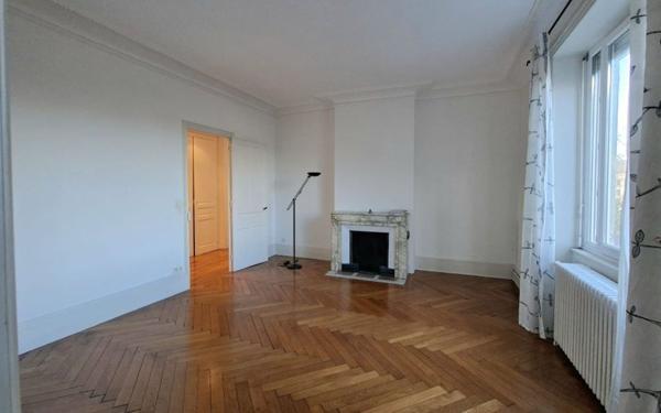 Appartement à vendre    6 pièces • 185 m2 Bourg-en-Bresse