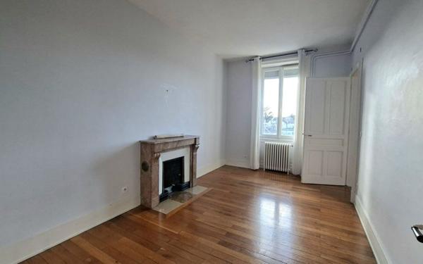 Appartement à vendre    6 pièces • 185 m2 Bourg-en-Bresse